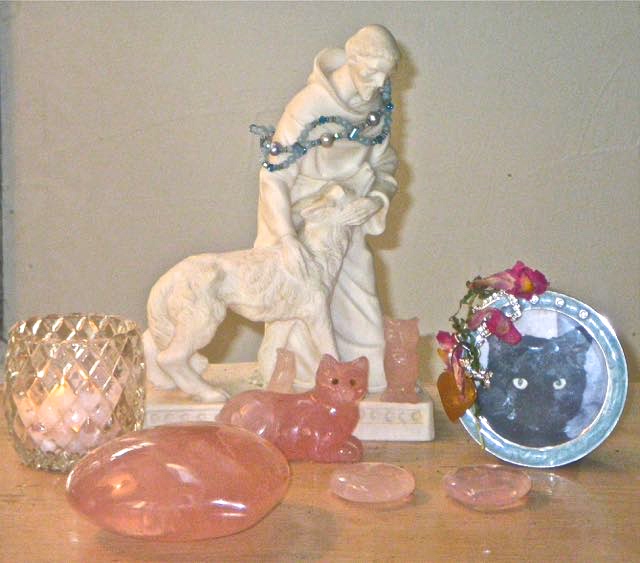 Pet loss during holidays-Altar for cat with rose quartz and St. Francis