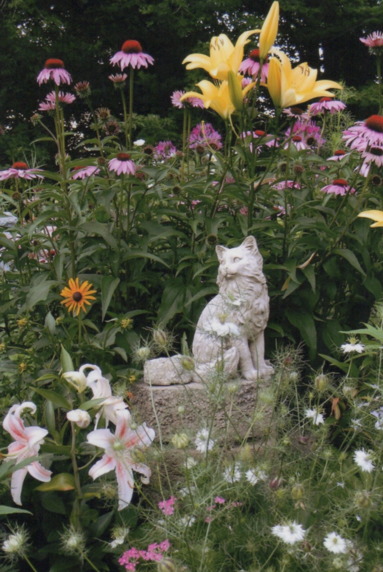 Animal Euthanasia Class-Cat statue in beautiful garden